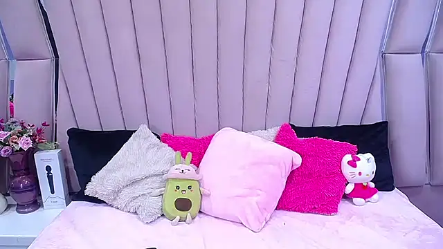 nathalia pink online show from November 6, 2025, 8:43 pm