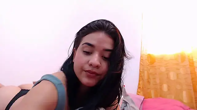 SaraBlosson online show from January 17, 2025, 6:33 pm