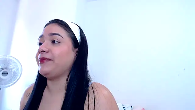 SaraBlosson online show from September 10, 2025, 1:11 pm