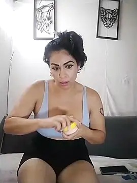 Snapshot of Rosy_sexxx chatting on May 14, 2026, 1:56 am Rosy sexxx online show from May 14, 2026, 1:56 am