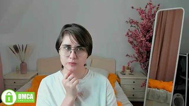 Snapshot of Funny_bunnyy chatting on December 6, 2024, 2:46 am Funny bunnyy online show from December 6, 2024, 2:46 am