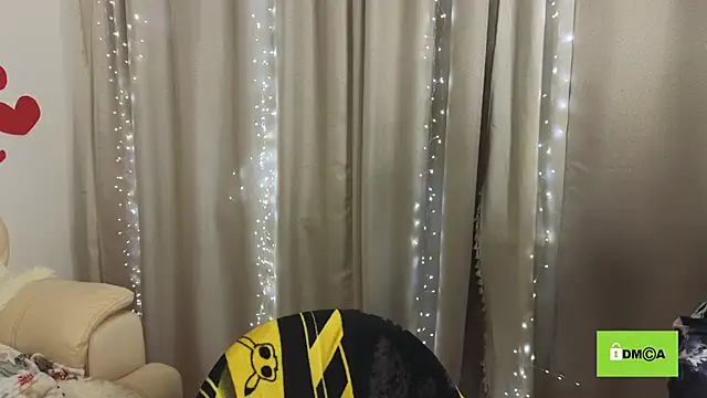 Snapshot of Funny_bunnyy chatting on February 13, 2025, 12:35 am Funny bunnyy online show from February 13, 2025, 12:35 am