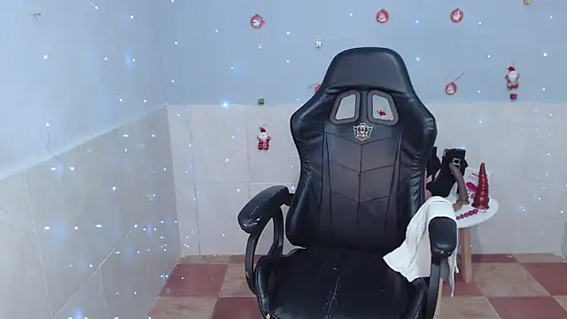 kiara scottt online show from December 27, 2024, 1:28 pm