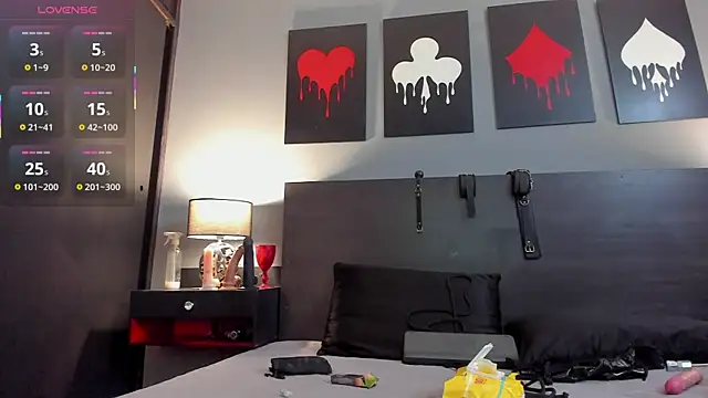 Samantha Mouret online show from December 18, 2025, 5:19 pm