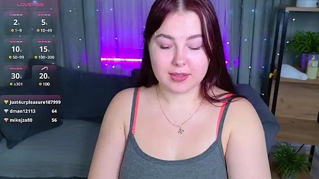 EffyEvansy online show from December 5, 2024, 1:38 pm