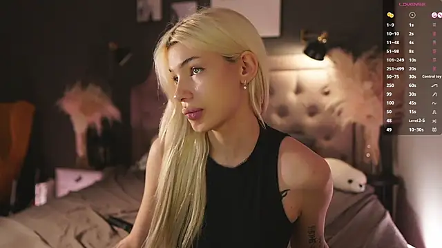 LolaStifler online show from February 22, 2025, 8:53 pm