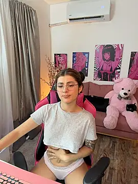 annieesweett online show from June 25, 2026, 10:58 pm