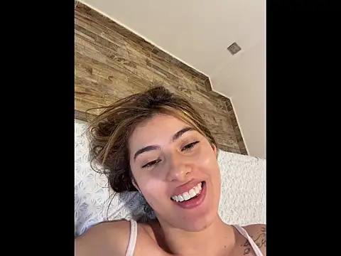 annieesweett online show from July 5, 2026, 11:45 pm