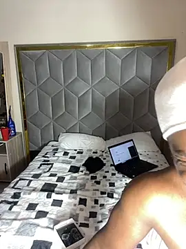 PuddingHotPot online show from April 28, 2026, 9:31 pm