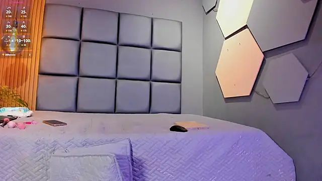 Snapshot of HOTTY_RED_ chatting on September 19, 2025, 6:30 pm HOTTY RED online show from September 19, 2025, 6:30 pm