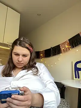 Snapshot of SuzieMurray chatting on October 7, 2025, 12:57 pm SuzieMurray online show from October 7, 2025, 12:57 pm
