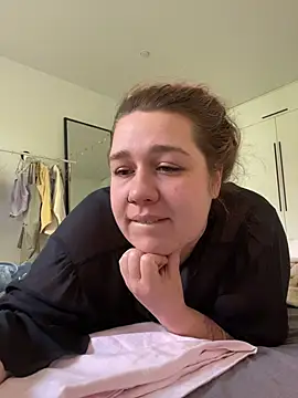Snapshot of SuzieMurray chatting on October 8, 2025, 10:13 am SuzieMurray online show from October 8, 2025, 10:13 am