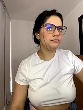 kimberlyhills1 online show from November 14, 2025, 7:34 pm