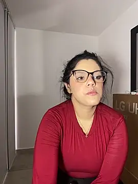 kimberlyhills1 online show from November 27, 2025, 6:21 pm