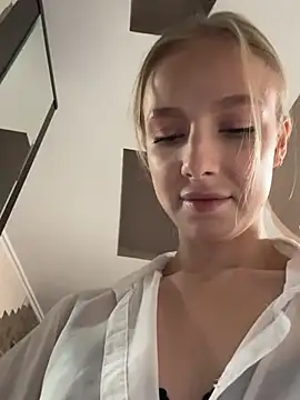 Snapshot of CaseyStar chatting on December 9, 2024, 10:32 am CaseyStar online show from December 9, 2024, 10:32 am