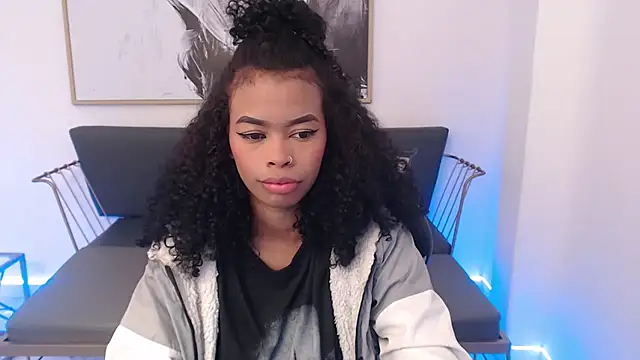 Shenna brunette  online show from December 18, 2024, 1:12 pm