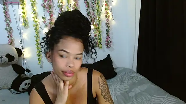 Snapshot of Shenna_brunette_ chatting on October 4, 2025, 9:02 pm Shenna brunette online show from October 4, 2025, 9:02 pm