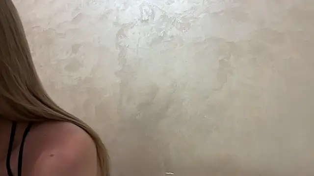 CaitlinaJayne23 online show from November 28, 2025, 7:05 pm