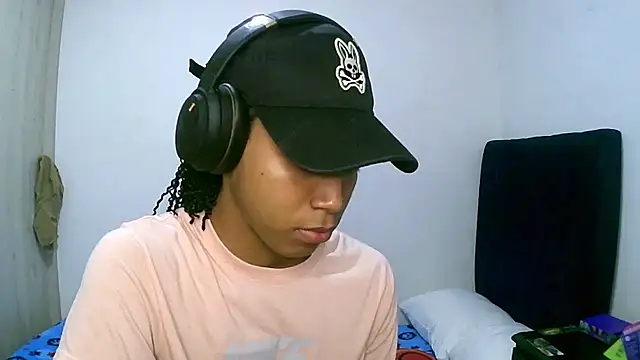 sexy diamante  online show from November 23, 2025, 3:17 am