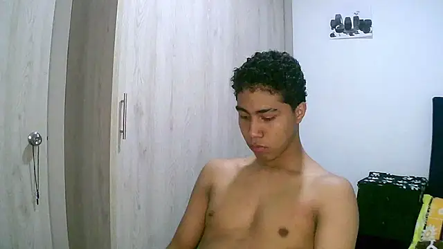 sexy diamante  online show from March 10, 2026, 2:49 am