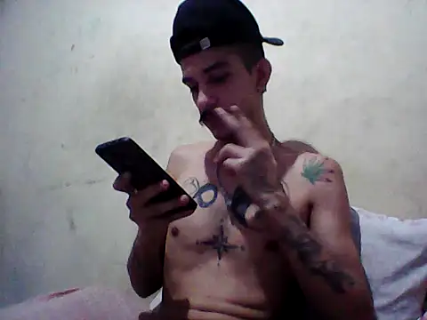 Snapshot of gatobranco001 chatting on March 10, 2025, 8:12 pm gatobranco001 online show from March 10, 2025, 8:12 pm
