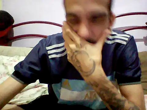Snapshot of gatobranco001 chatting on March 22, 2025, 4:03 am gatobranco001 online show from March 22, 2025, 4:03 am
