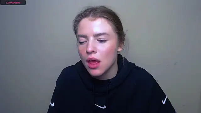 MissOliviaa  online show from February 26, 2025, 2:46 pm