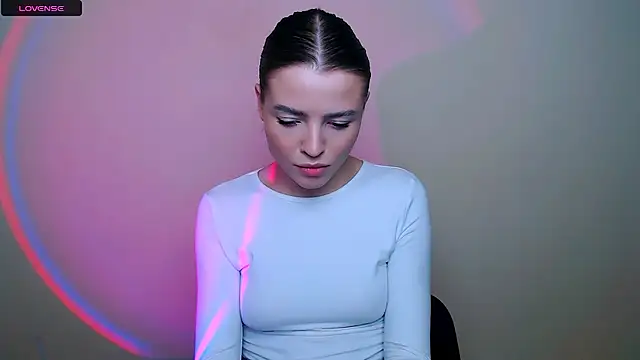 MissOliviaa  online show from February 6, 2026, 1:25 pm