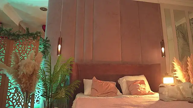 Smiley Mia online show from March 14, 2026, 5:02 am