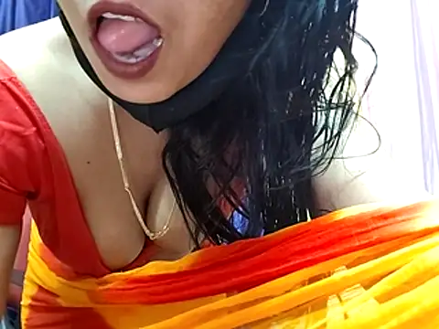 poojaxxx65 online show from April 4, 2026, 10:29 pm