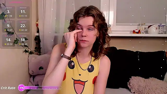 Snapshot of Moona_xx chatting on December 4, 2025, 8:28 pm Moona xx online show from December 4, 2025, 8:28 pm