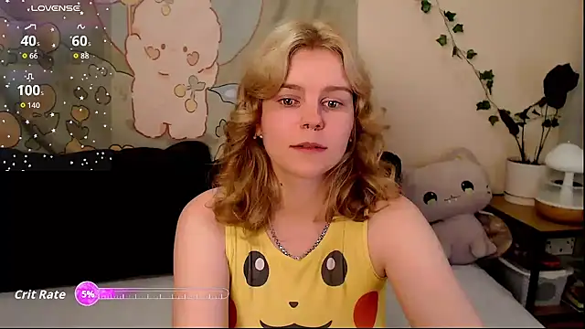 Snapshot of Moona_xx chatting on June 19, 2026, 11:30 pm Moona xx online show from June 19, 2026, 11:30 pm