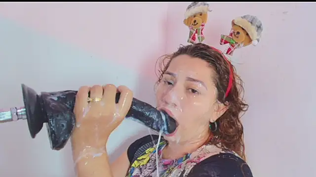 hade cute online show from December 4, 2024, 7:12 pm