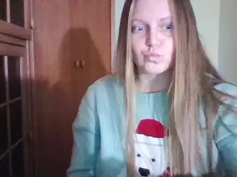 Evasapples online show from December 3, 2024, 1:21 pm