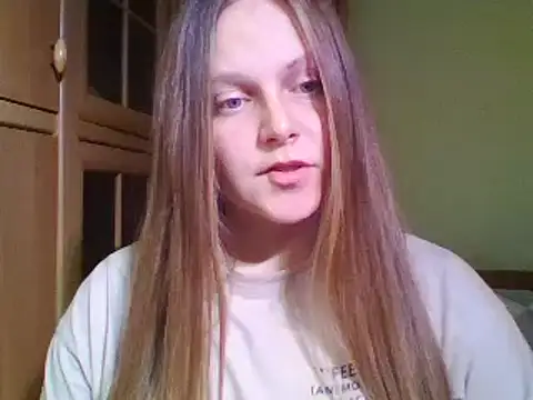 Evasapples online show from December 5, 2024, 2:55 pm
