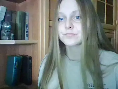 Evasapples online show from December 5, 2024, 6:33 pm
