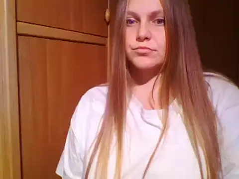 Evasapples online show from December 6, 2024, 9:13 pm