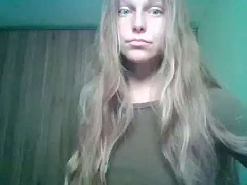 Evasapples online show from September 18, 2025, 7:38 pm