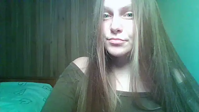 Evasapples online show from February 11, 2026, 11:10 pm