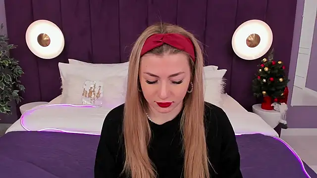 HelenaMorgan online show from December 13, 2024, 6:59 pm