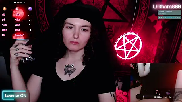 Snapshot of BrandiWRLD_999 chatting on October 26, 2025, 8:37 pm BrandiWRLD 999 online show from October 26, 2025, 8:37 pm