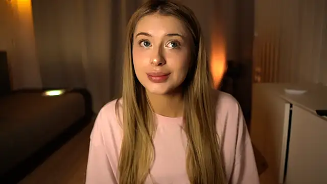 Snapshot of elisa_moon chatting on December 8, 2024, 3:10 am elisa moon online show from December 8, 2024, 3:10 am