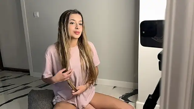 Snapshot of elisa_moon chatting on January 11, 2025, 1:37 am elisa moon online show from January 11, 2025, 1:37 am