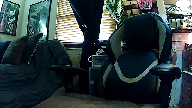 slutty guy12 online show from March 1, 2025, 10:10 pm