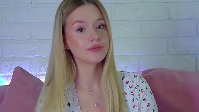 MilanaBalmain online show from February 10, 2026, 4:49 am