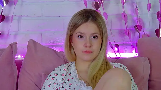 MilanaBalmain online show from February 16, 2026, 5:14 am