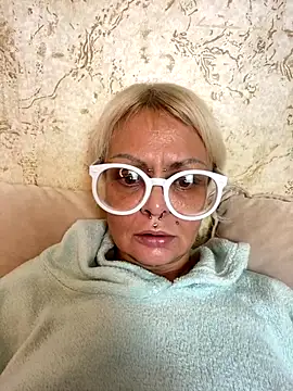 Gardener of Illusions online show from November 3, 2025, 3:52 am