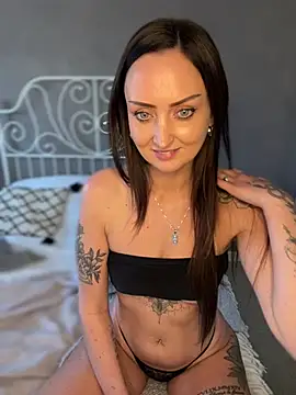 Snapshot of Vixen_Paris chatting on March 18, 2025, 1:53 pm Vixen Paris online show from March 18, 2025, 1:53 pm