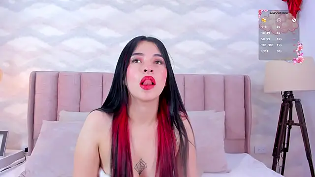 im nika  online show from December 9, 2024, 8:11 am
