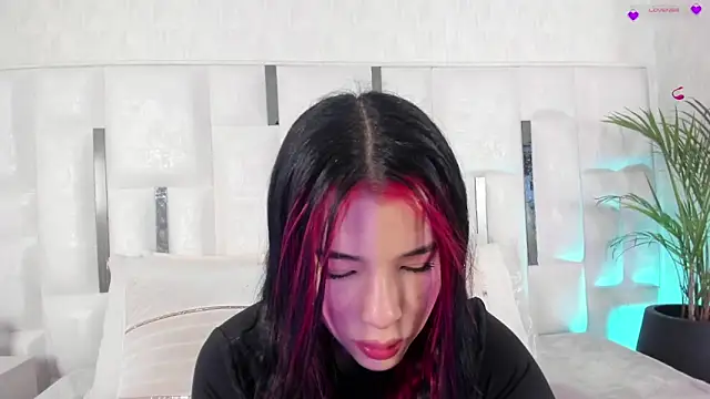 im nika  online show from March 26, 2026, 12:55 pm